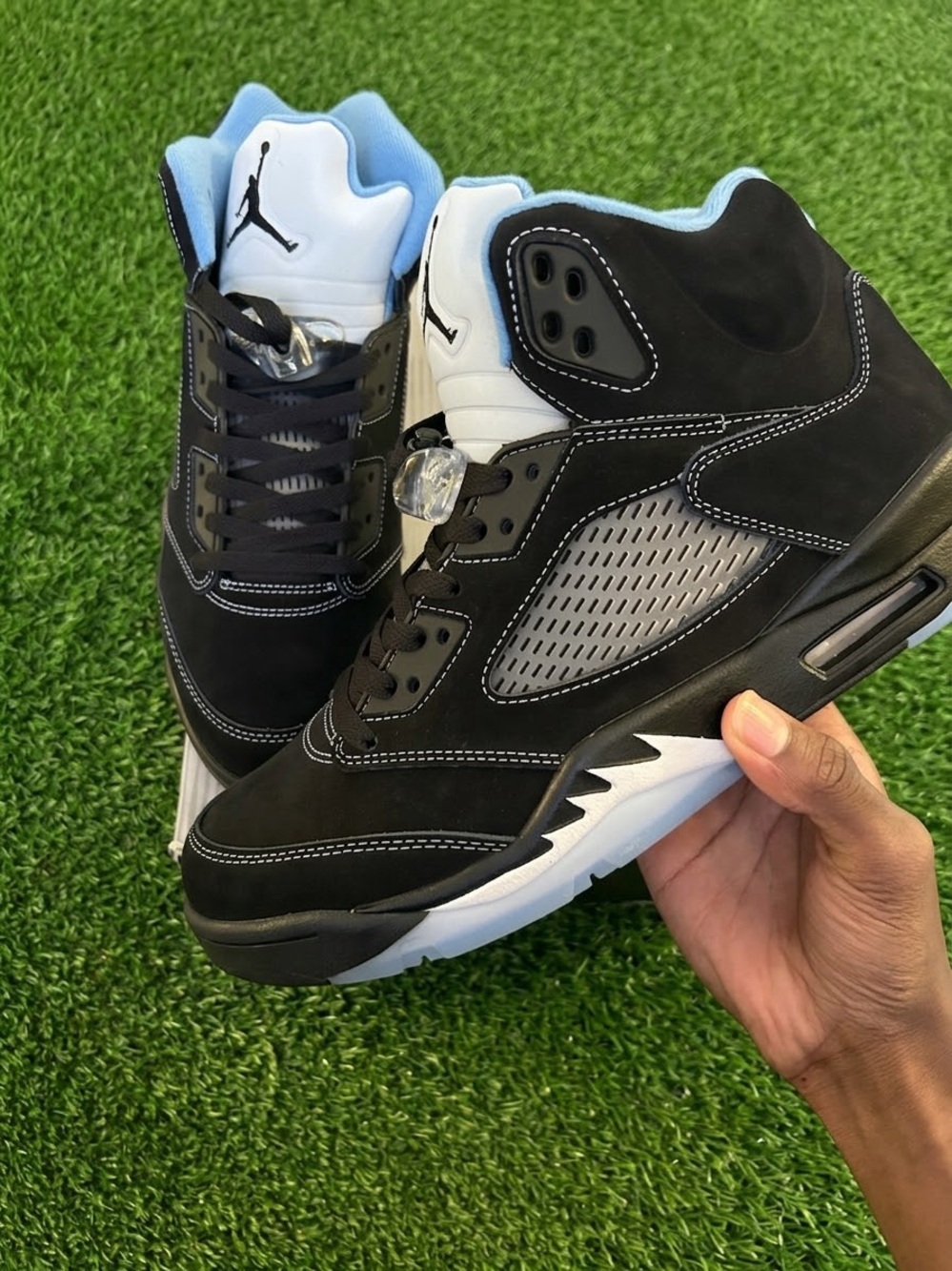 Jordan 5 Black Unc